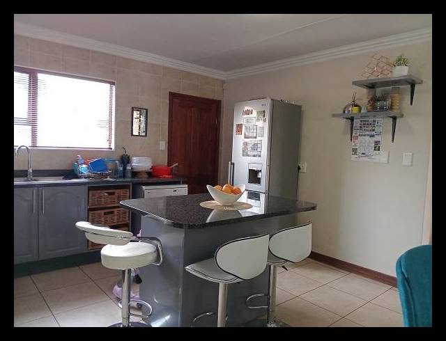 3 BEDROOM TOWNHOUSE FOR SALE IN VANDERBIJLPARK SW 5